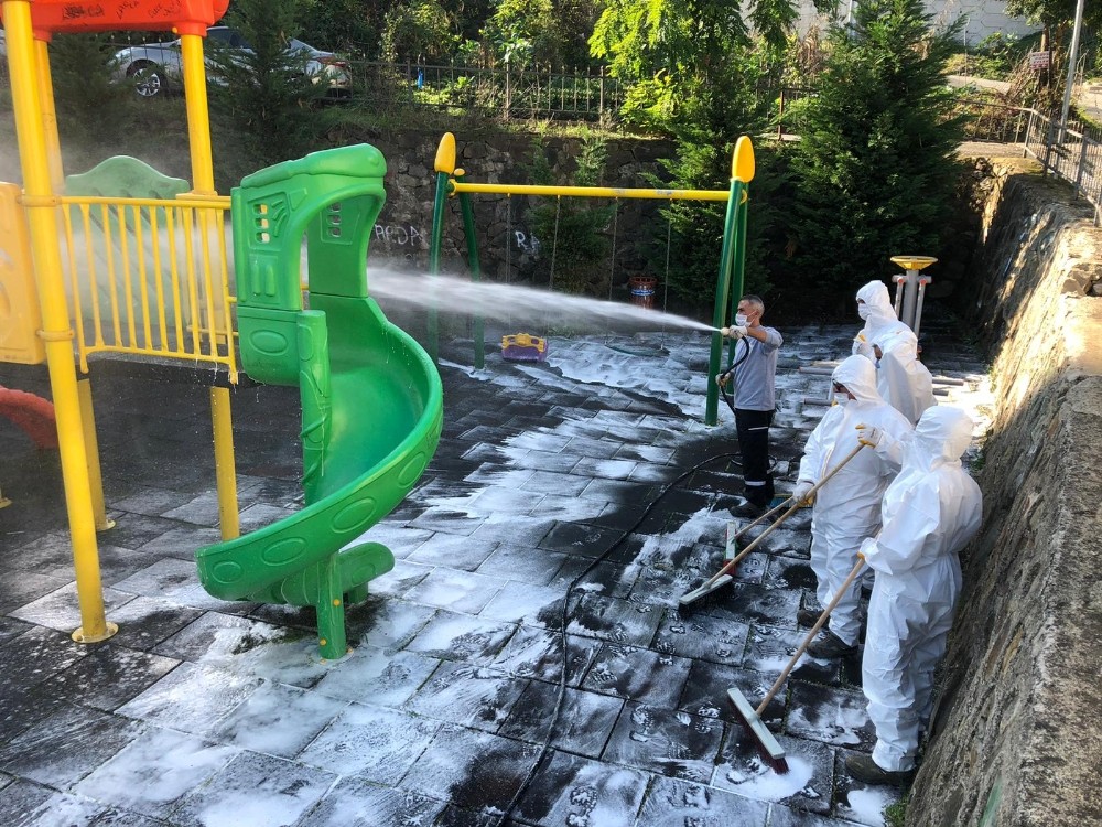 Altınordu Belediyesi’nden park ve çocuk oyun gruplarında kapsamlı temizlik