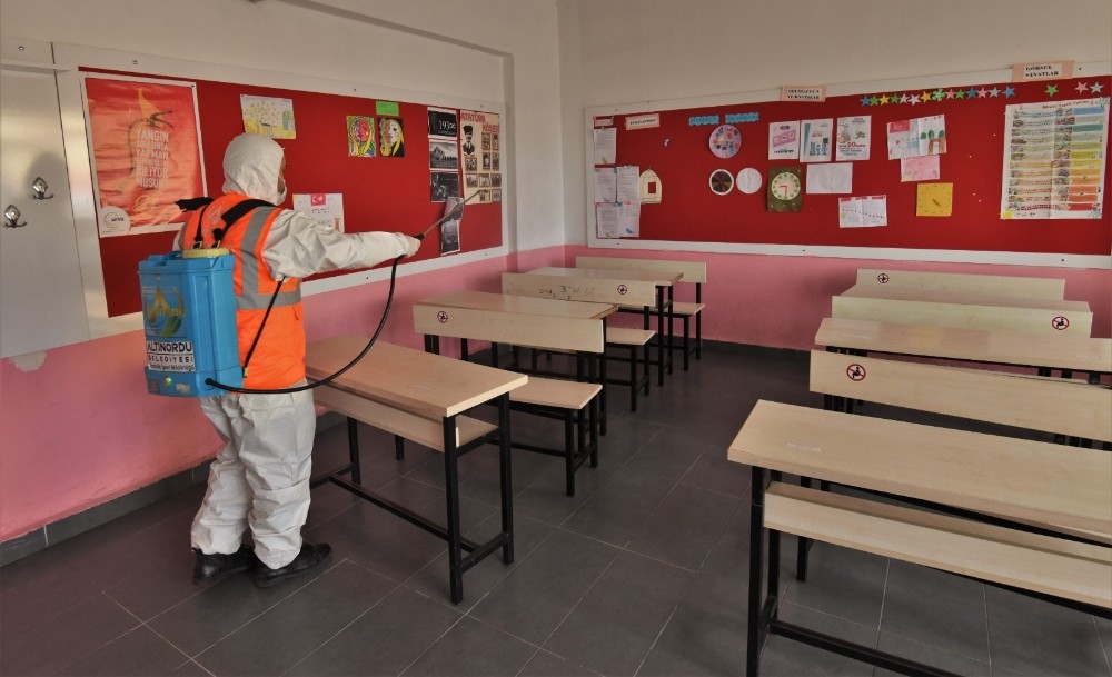 Kırsal mahallelerdeki okullar dezenfekte ediliyor