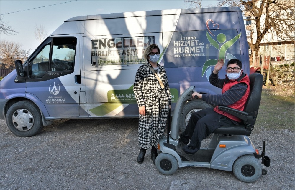 Engelli vatandaşın akülü araç talebi karşılandı