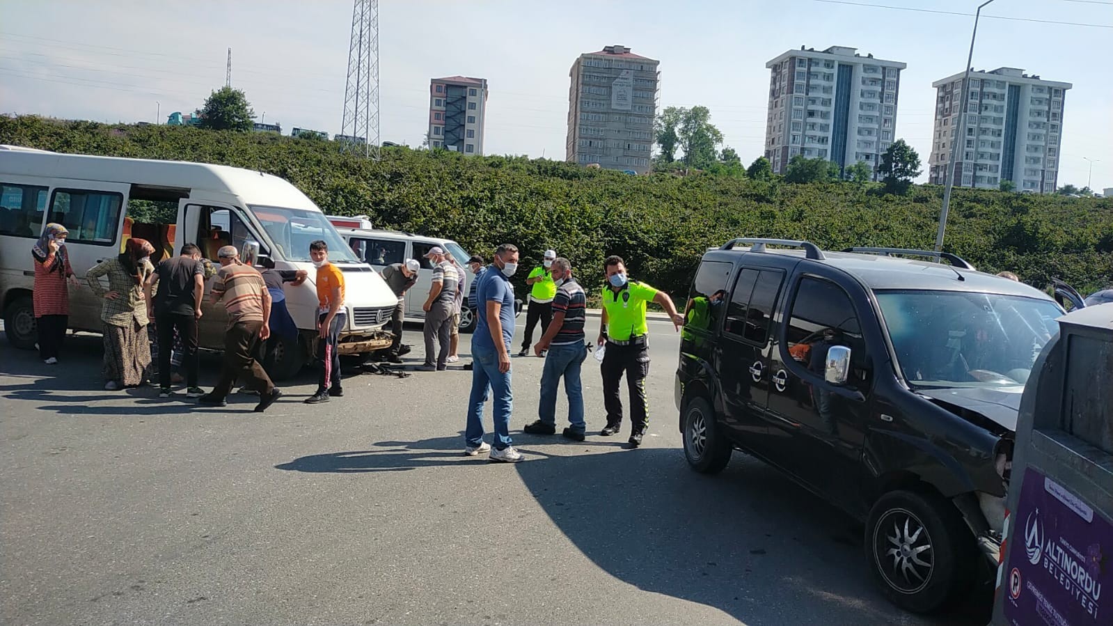 Fındık işçilerini taşıyan minibüs kaza yaptı: 2 yaralı