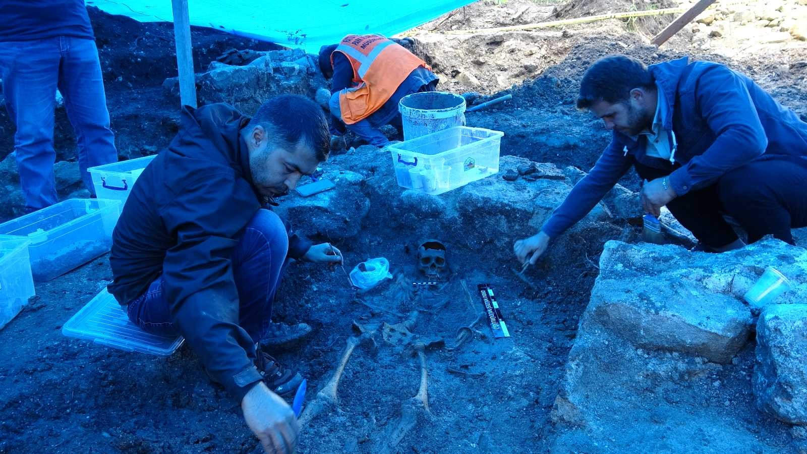 Fatsa’daki 2 bin yıllık mezarlarda önemli eşyalar bulundu