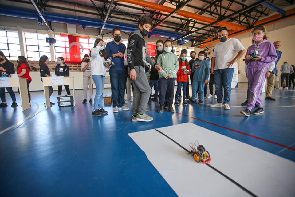 Fatsa’da ‘çizgi izleyen robot’ yarışması düzenlendi