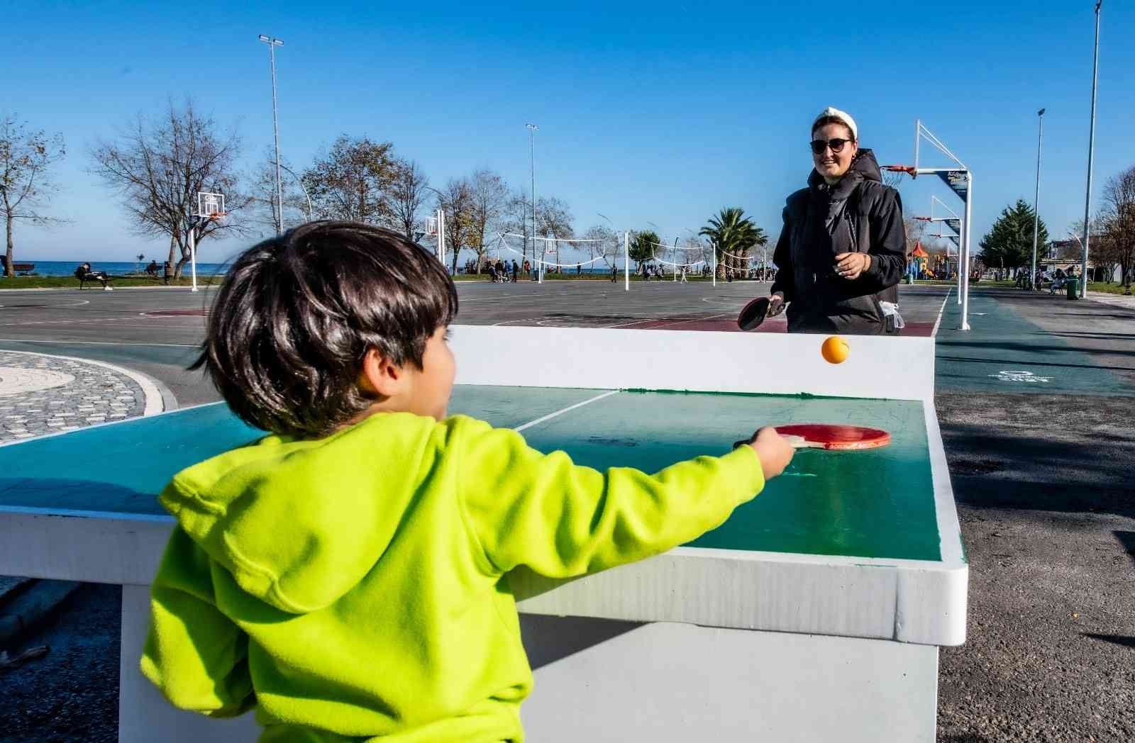 Parkların yeni gözdesi: Masa tenisi